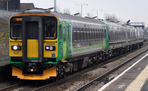 153334 & 170635 esc to Birmingham New
Street