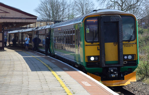 153371 & 170635 London Midland Units