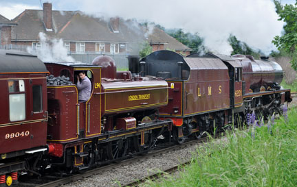 46201
            Princess Elizabeth, pannier 7752 & coach 99040