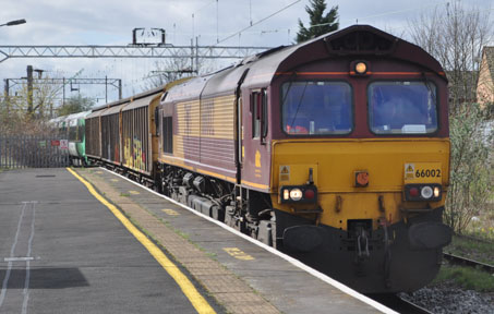 66002 delivering Southern Unit 377 705