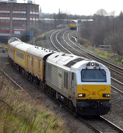 67015 & 67020 with 47805 at Signals