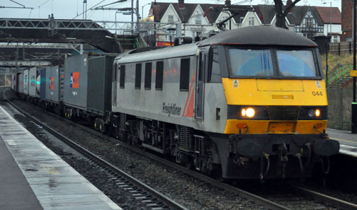 90044 Felixstowe - Crewe