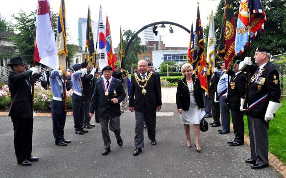 Lord Mayor and Lady Mayoress leave