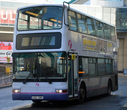 First
Wyvern Bus 33042