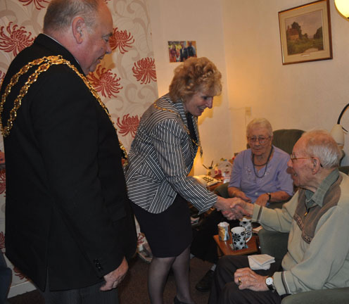Lady Mayoress
        Congratulates Harry