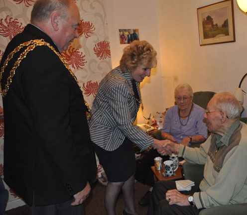 Lady Mayoress
        Congratulates Harry