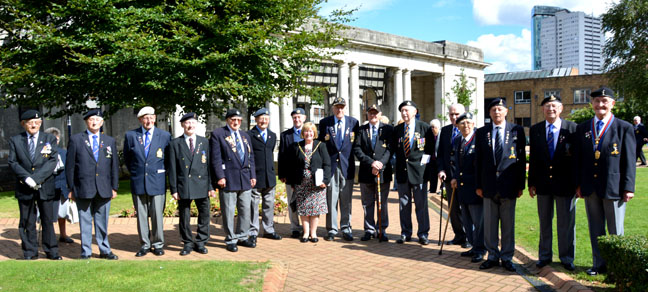 Veterans with Lady Mayoress