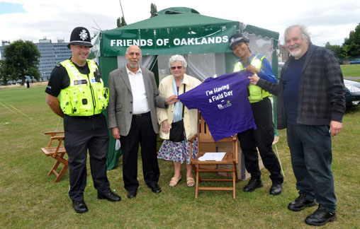 Friends of Oaklands
              Park